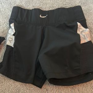 nike pros (aeroadapt collection) size small